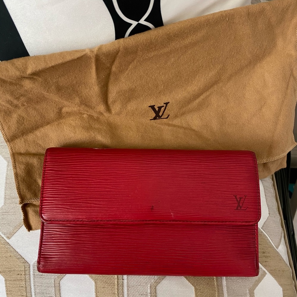 Louis Vuitton long epi trifold wallet